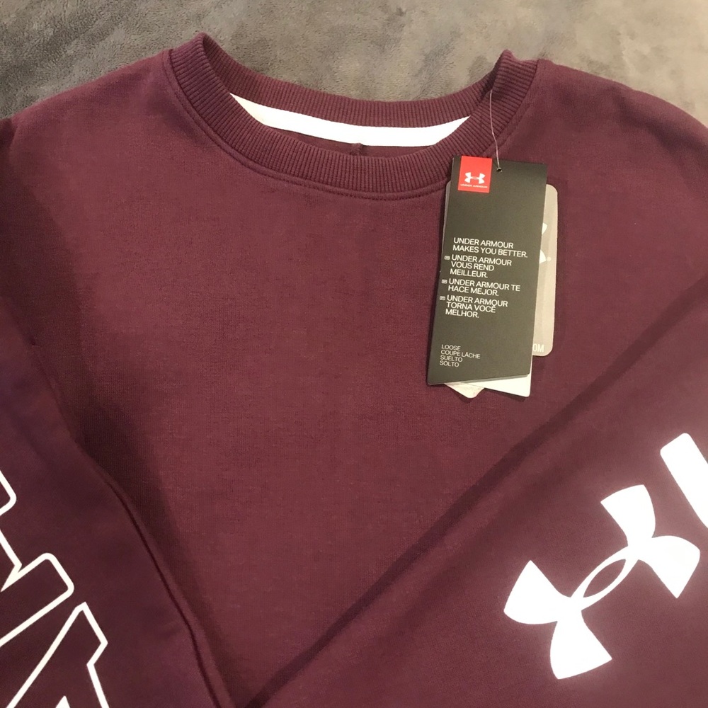 🚀 HOST PICK ! NWT Under Armour maroon sweatshirt